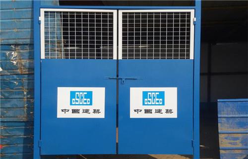 如何安全使用電梯防護(hù)門？