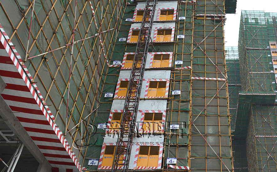 施工電梯安全防護門 施工電梯安全防護門